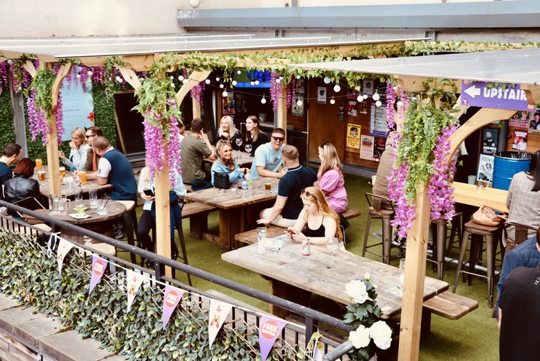 10” Pizza or Burger with Side & Wine/Beer for 2-4 at Bar 50, Edinburgh | Wowcher