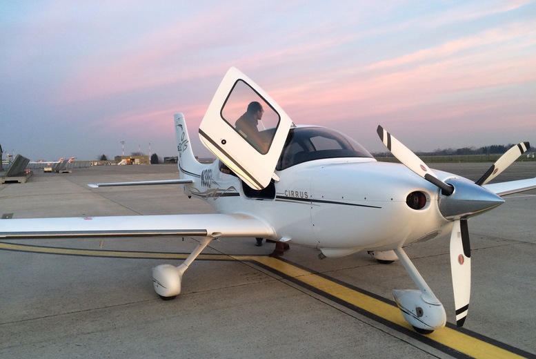 Flying Experience for 1, 2 or 3 – Birmingham, London & Leeds Flying Experience for 1, 2 or 3 – Birmingham, London & Leeds