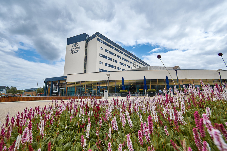 4* Crowne Plaza Reading East City Break: Overnight Stay for Two with Breakfast, Spa Access & Chocolates | Wowcher 4* Crowne Plaza Reading East City Break: Overnight Stay for Two with Breakfast, Spa Access & Chocolates | Wowcher