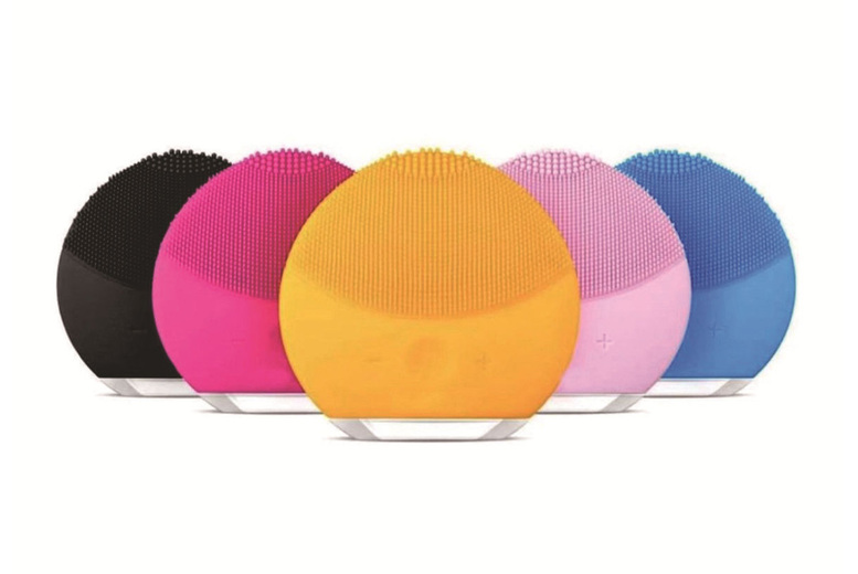 Ultrasonic Electric Facial Cleansing Brush – Food-Grade Silicone, Rechargeable, Compact Design | Wowcher