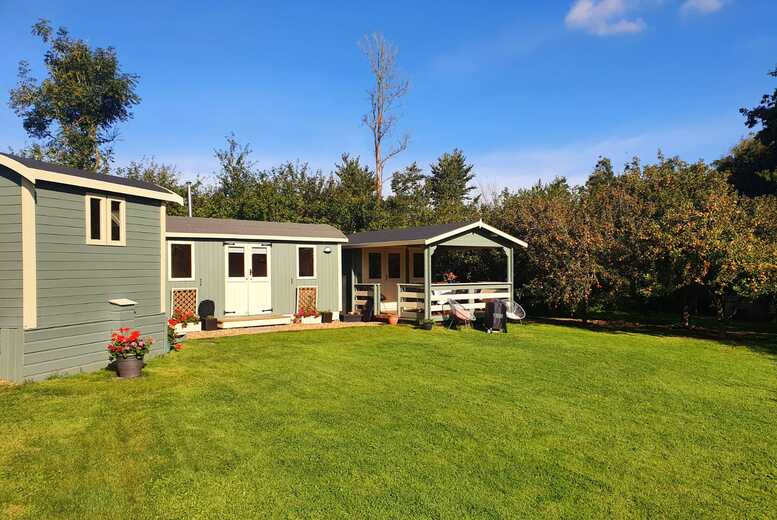 Cornwall Glamping Getaway: Hot Tub, Gift Hamper & Late Checkout for 2 in Wadebridge | Wowcher