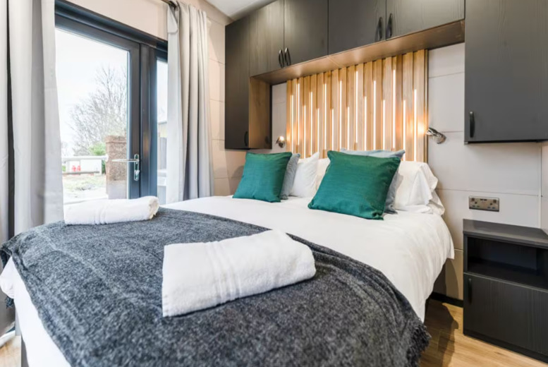Luxury Scarborough Hot Tub Lodge Break for 2 or 4 People: Prosecco & Chocolates! 2-3 Nights | Wowcher Luxury Scarborough Hot Tub Lodge Break for 2 or 4 People: Prosecco & Chocolates! 2-3 Nights | Wowcher