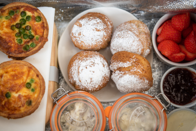 3-Hour Oxford Picnic Cruise with Prosecco for 1 or 2 | Wowcher