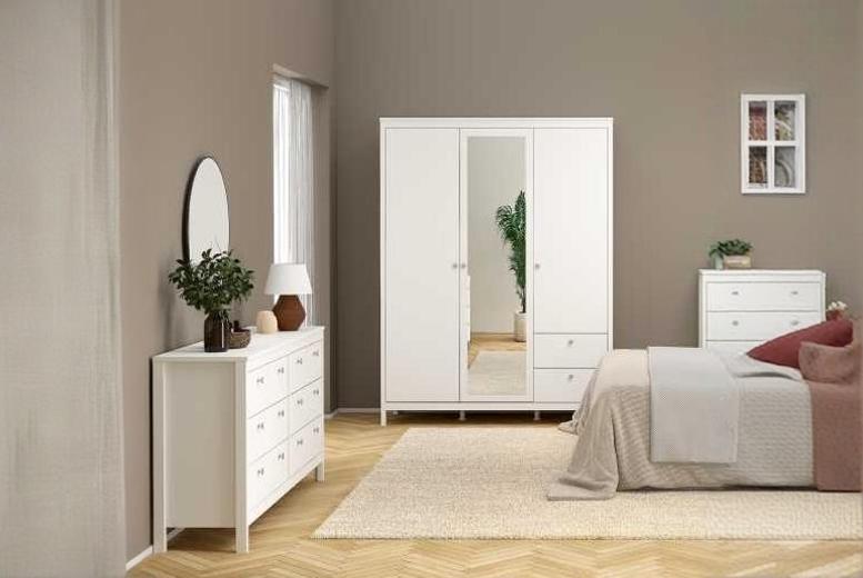 Modern Double Dresser with 8 Storage Drawers – White, Black, or Oak Bedroom Chest | Wowcher Modern Double Dresser with 8 Storage Drawers – White, Black, or Oak Bedroom Chest | Wowcher
