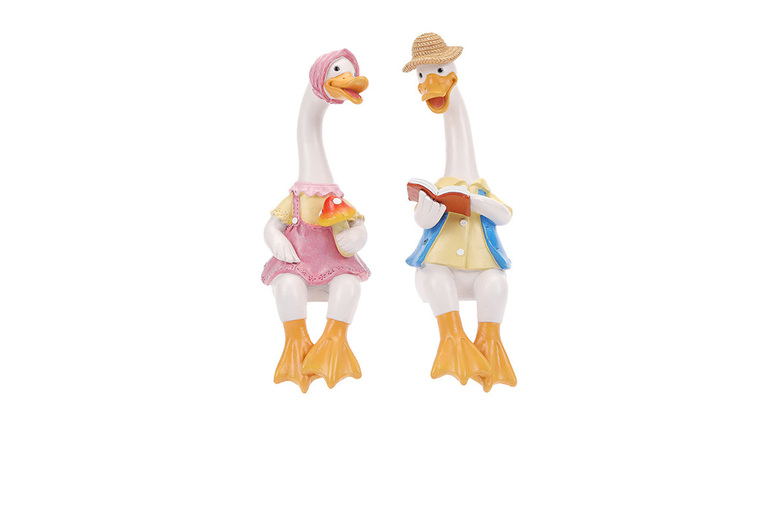 Charming Cartoon Couple Duck Garden Ornament – Resin Decor | Wowcher
