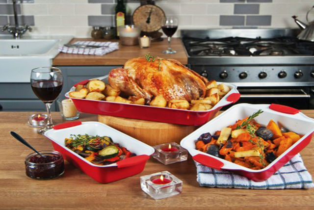 3 Ceramic Roasting Dishes - 2 Colours! | Shop | Wowcher