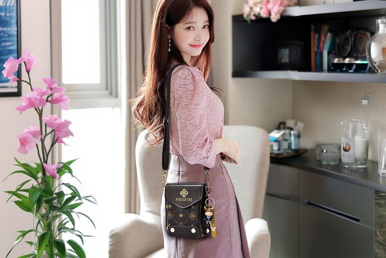 Unisex Black Vintage Mini Crossbody Purse – Vegan Leather, Adjustable Strap, Lightweight, 9 Colours | Wowcher