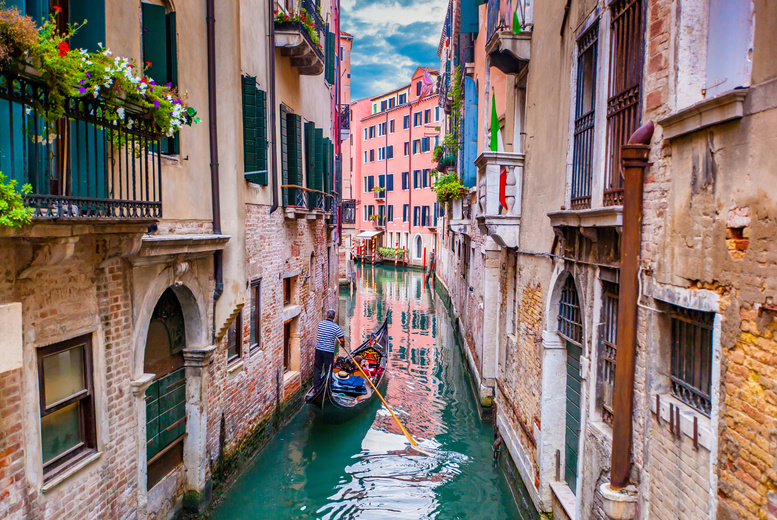 4* Venice City Getaway: Breakfast & Return Flights – Gondola Experience! 4* Venice City Getaway: Breakfast & Return Flights – Gondola Experience!