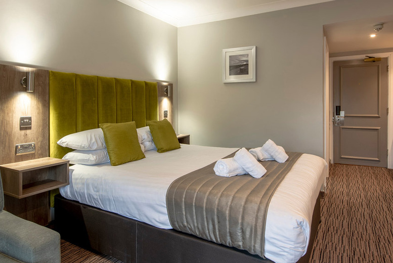 The Hog’s Back Hotel & Spa, Surrey for 2 – Leisure Access & Late Checkout for 2 The Hog’s Back Hotel & Spa, Surrey for 2 – Leisure Access & Late Checkout for 2