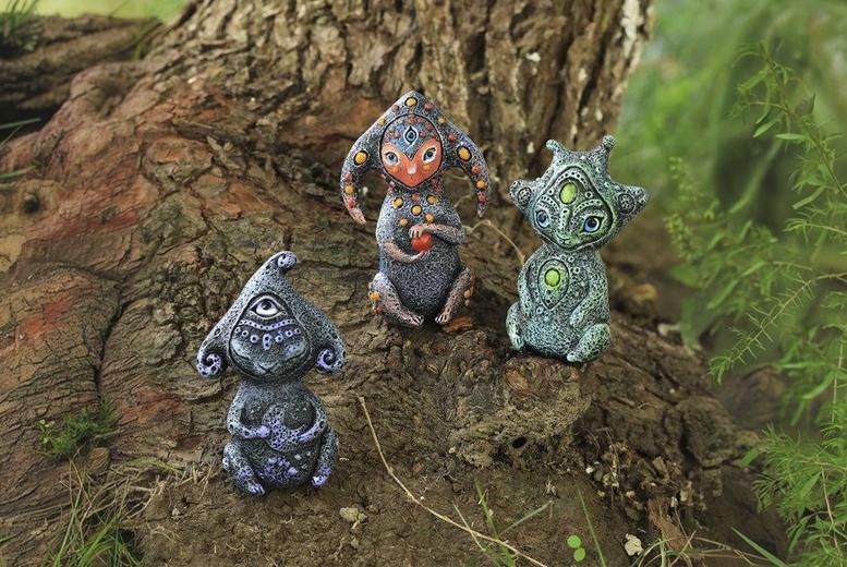 Three-Eyed Alien Resin Garden Ornament – Quirky Outdoor Decor | Wowcher