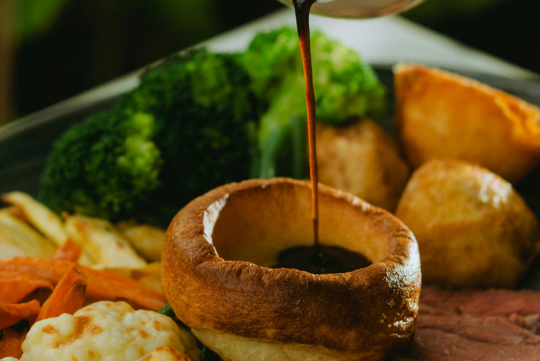 Sunday Roast with Sirloin Beef, Chicken or Pork with Bottomless Drinks Upgrade – Redcorc Birmingham | Wowcher