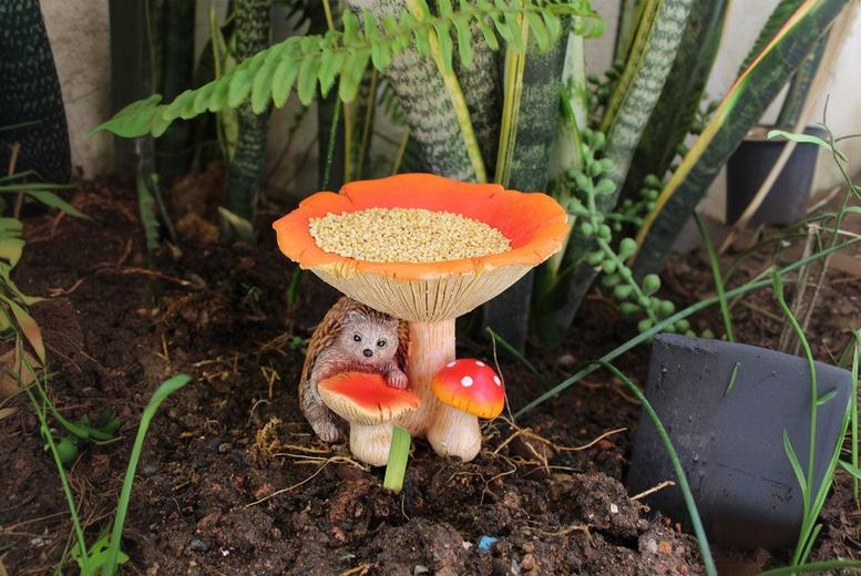Rustic Resin Hedgehog & Mushroom Garden Ornament Sculpture – Weather-Resistant Outdoor Décor & Bird Feeder | Wowcher