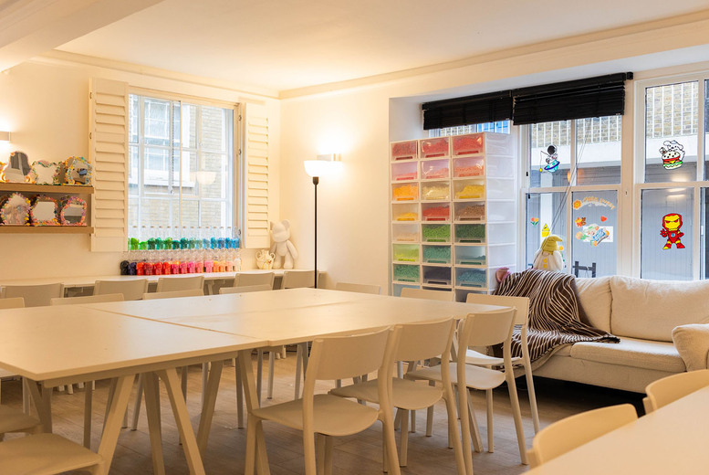 Fluid Art Workshop – Medium Balloon Dog Keepsake (2-Hour Session) at Potato Art Studio, London – For Kids & Families | Wowcher