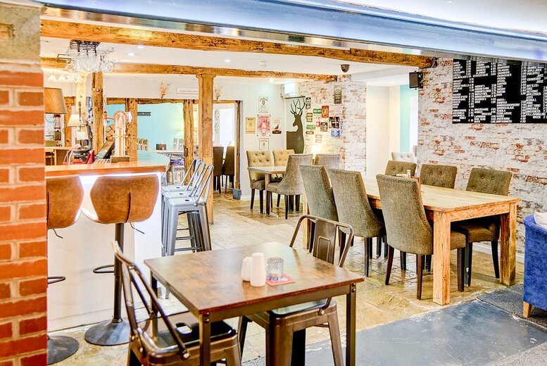 4* Warwickshire Getaway: Countryside Retreat with Prosecco & Dinner Upgrade | Wowcher