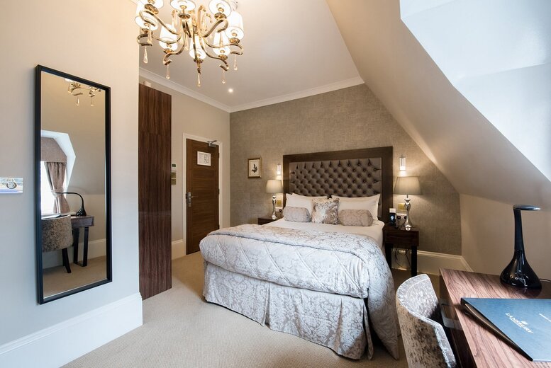 4* Canary Wharf, London Break For 2: Breakfast, Prosecco & Late Checkout!