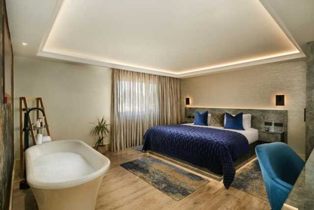 4* Portsmouth Resort For 2 