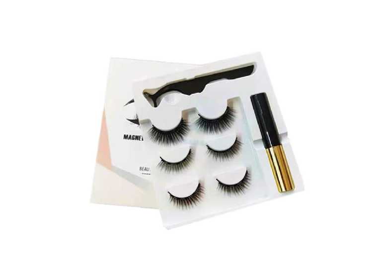 Magnetic False Eyelashes with Quick-Dry Eyeliner | Wowcher