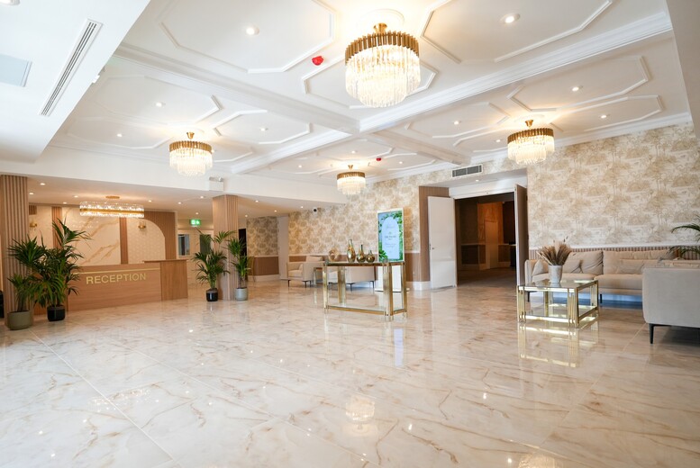 The Palms Hotel Hornchurch: London City Break for Two with Breakfast & Prosecco | Wowcher