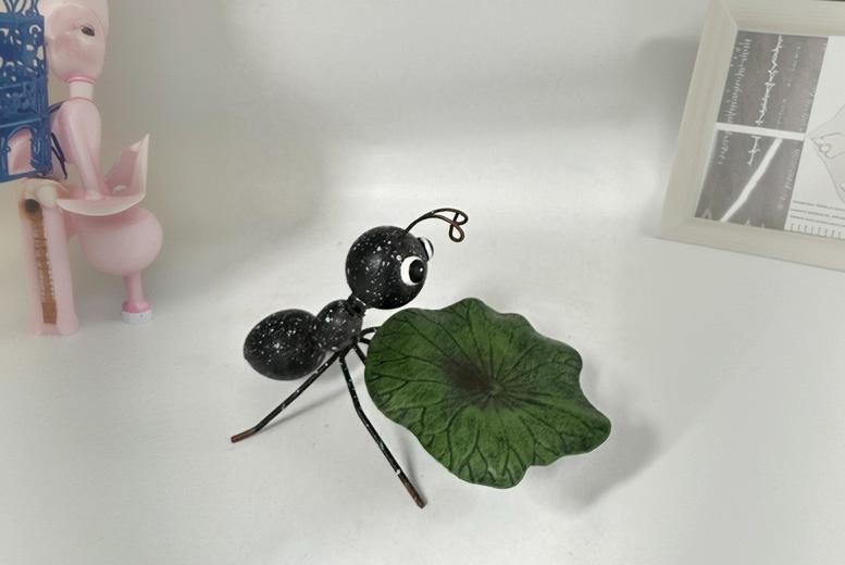 Weather-Resistant Metal Ant Garden Ornament – Outdoor Patio Sculpture Décor | Wowcher