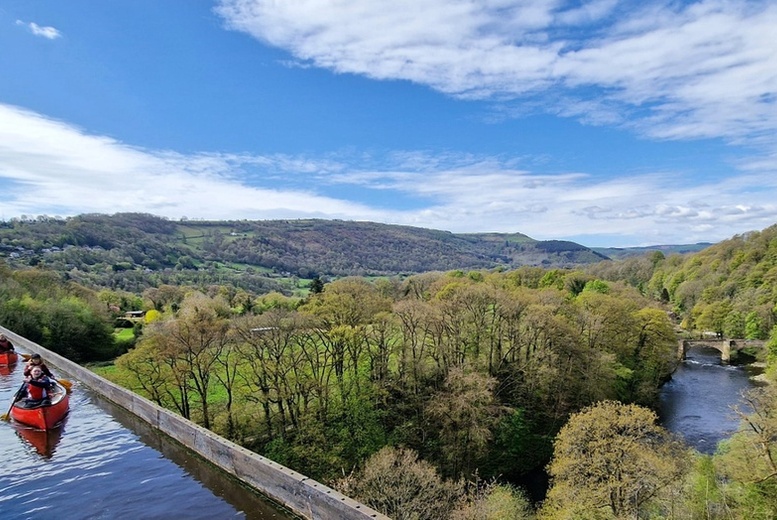 2.5-Hour Guided Canoe Aqueduct Adventure for 2 or 4 with TNR Outdoors – North Wales UNESCO Pontcysyllte Experience, Equipment Included – VALID UNTIL M