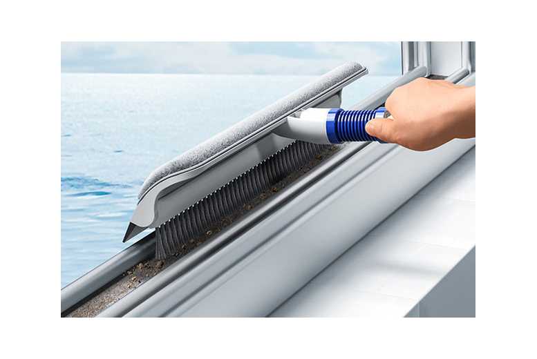 Streak-Free Multi-Surface Window Cleaning Kit & Spray Mop – Fast-Acting, Deep Clean, Adjustable Head | Wowcher