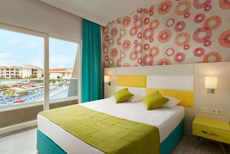 Antalya 4* All Inclusive Beachfront Holiday with Pool, Spa & Return Flights – Turkey Beach Break | Wowcher
