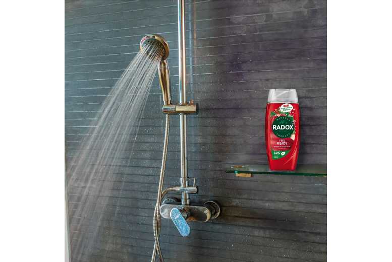 Radox Feel Ready Shower Gel – Pomegranate & Apple, Mineral Therapy, Revitalising Body Wash Gel, For All Skin Types, 225ml (3/6 Pack) | Wowcher