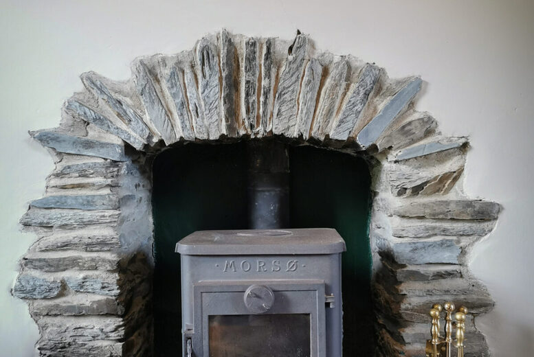 4* Pembrokeshire Seaside Cottage Retreat for Up to 6 – Hot Tub, Prosecco & Late Checkout | Wowcher 4* Pembrokeshire Seaside Cottage Retreat for Up to 6 – Hot Tub, Prosecco & Late Checkout | Wowcher