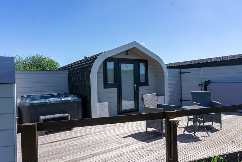 2-Night Nottingham Glamping Lodge Stay with Private Hot Tub for Up to 6 People – Meadow View Glamping | Wowcher