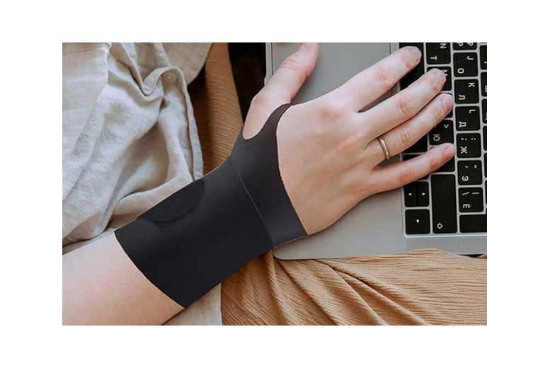 2Pcs Adjustable Wrist Braces – Gym Support Straps, Breathable Nylon, Compression Fit | Wowcher