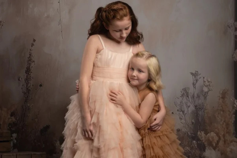 Professional One-Hour Sibling Photoshoot With 12″x8″ Print & Vouchers Included – 50 Locations | Wowcher