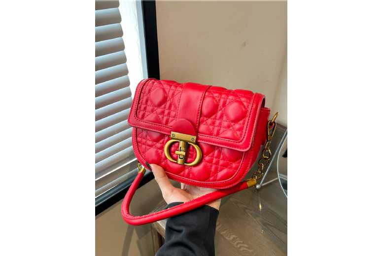 Red Luxe Quilted Vegan Leather Saddle Crossbody Bag – Adjustable Strap, Multi-Compartment, Minimalist Chic | Wowcher