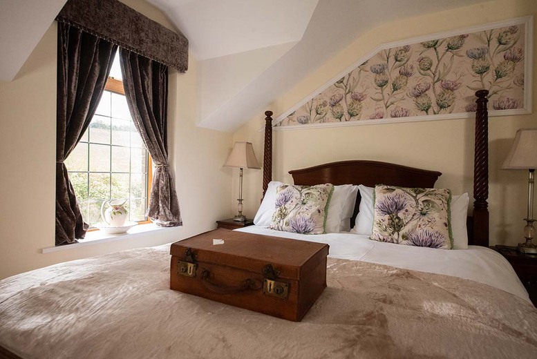 Blackwell House: 5-Star Stay, Cream Tea & Prosecco for Two Guests – Hot Tub Option! | Wowcher Blackwell House: 5-Star Stay, Cream Tea & Prosecco for Two Guests – Hot Tub Option! | Wowcher
