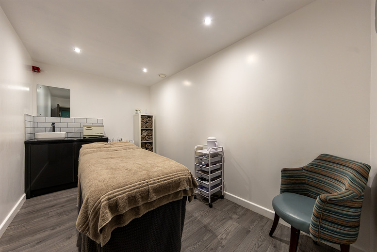 4* Spa Day with Treatment and Spa Access - 3D Leisure, Holiday Inn Corby | Wowcher