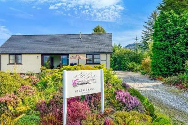 Heatherbank Cottage Glencoe Stay For Up to 4 – Bottle of Prosecco/Wine on Arrival | Wowcher