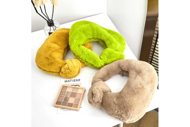 Unisex Green Furry Plush Shoulder Bag – Lightweight Knotted Handbag, 27x20cm, Autumn/Winter Style | Wowcher