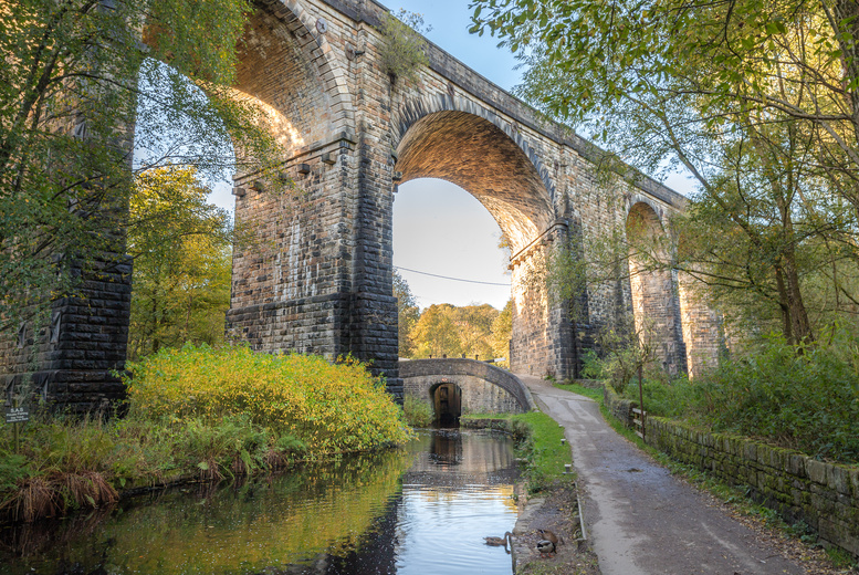 West Yorkshire Canalside Family Getaway – Sleeps up to 11 People! | Wowcher West Yorkshire Canalside Family Getaway – Sleeps up to 11 People! | Wowcher