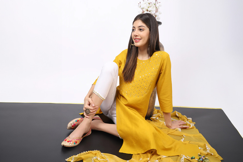 Unisex Layla Cream Embroidered Floral Punjabi Juttis | Wowcher