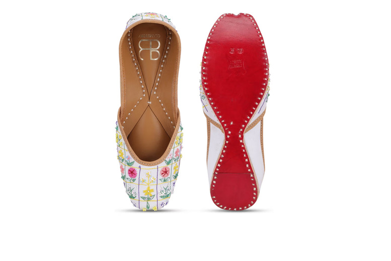 Unisex White Elegance Leather Mojari Shoes – Handcrafted Embroidered Slip-Ons | Wowcher