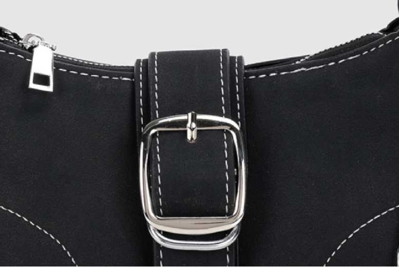 Unisex Classic Black Baguette Shoulder Bag – Adjustable Chain Strap, Durable Finish, Minimalist Style | Wowcher