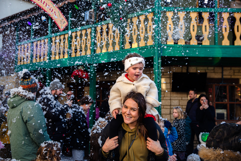 Gulliver’s Land Milton Keynes – Santa Sleepover for Family of 4 or 6 – Bed &Breakfast, Theme Park Entry & Land of Light Tickets | Wowcher Gulliver’s Land Milton Keynes – Santa Sleepover for Family of 4 or 6 – Bed &Breakfast, Theme Park Entry & Land of Light Tickets | Wowcher