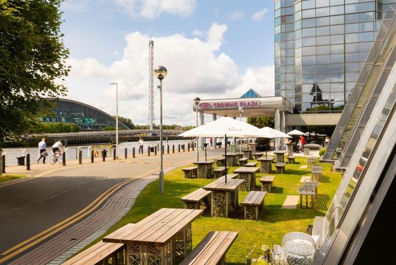 Two-Course Sunday Roast Experience with Desserts & Live Music | Wowcher