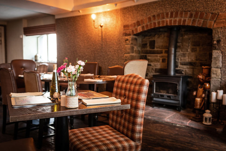 4* Yorkshire Dales Stay – Breakfast & Prosecco for 2 – Pet Friendly! | Wowcher