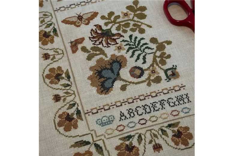 Let Love Reign Minimalist Cross Stitch Wall Art Kit – Modern Embroidered Home Décor | Wowcher