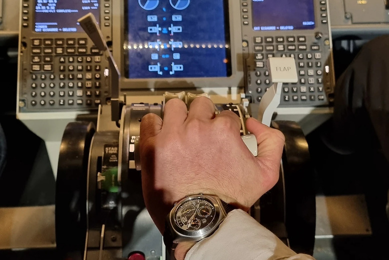 Gloucestershire Airport 1-2 Hour Flight Simulator Experience for One – SimAir737 – Photo Included | Wowcher