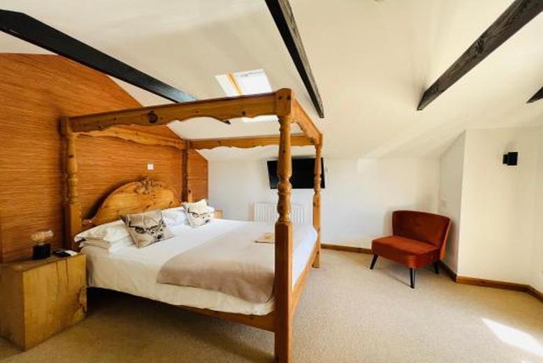 Cosy New Forest Cottage Lodge Hotel Break For 2: Breakfast, Fizz & Late Checkout! | Wowcher