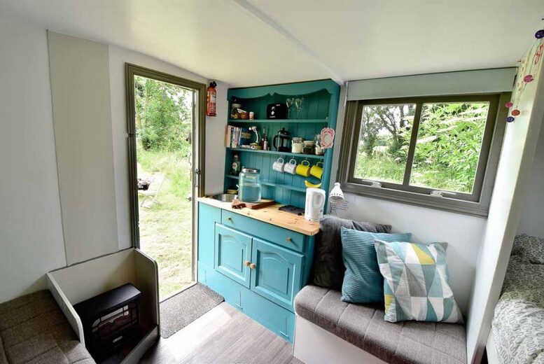 2-Night Nottinghamshire Glamping Getaway: Romany Caravan or Horse Box Stay For 2 at Little Oak | Wowcher