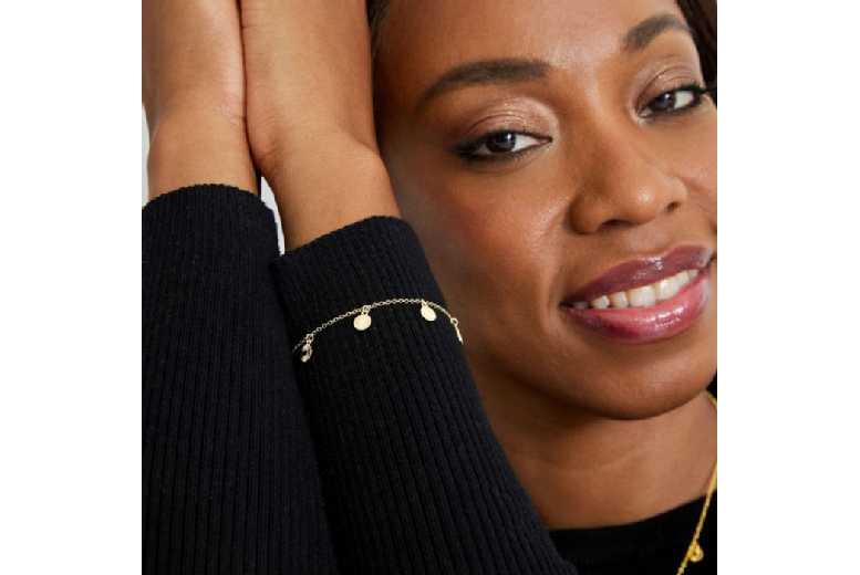 Gold-Plated Zirconium Bracelet – 18k Yellow Gold, Adjustable, Sparkling Stones, Elegant Gift | Wowcher Gold-Plated Zirconium Bracelet – 18k Yellow Gold, Adjustable, Sparkling Stones, Elegant Gift | Wowcher