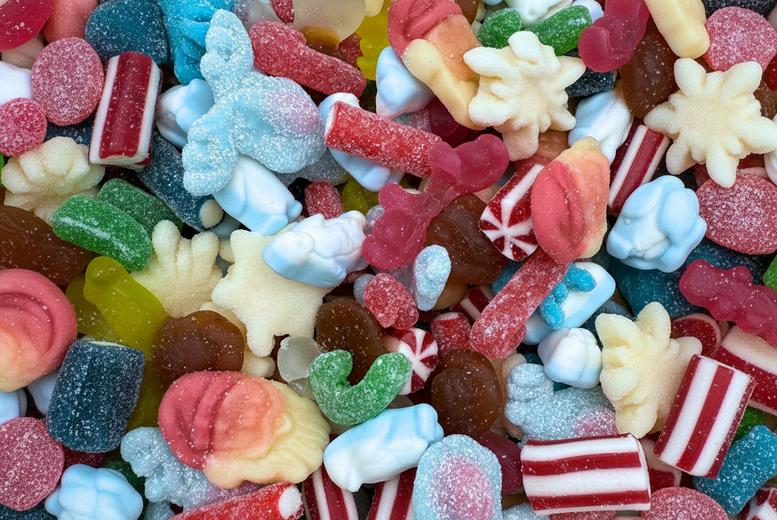 50% off 3.2kg Christmas Pick & Mix Sweet Snack Hamper Box – Posted Sweets | Wowcher 50% off 3.2kg Christmas Pick & Mix Sweet Snack Hamper Box – Posted Sweets | Wowcher