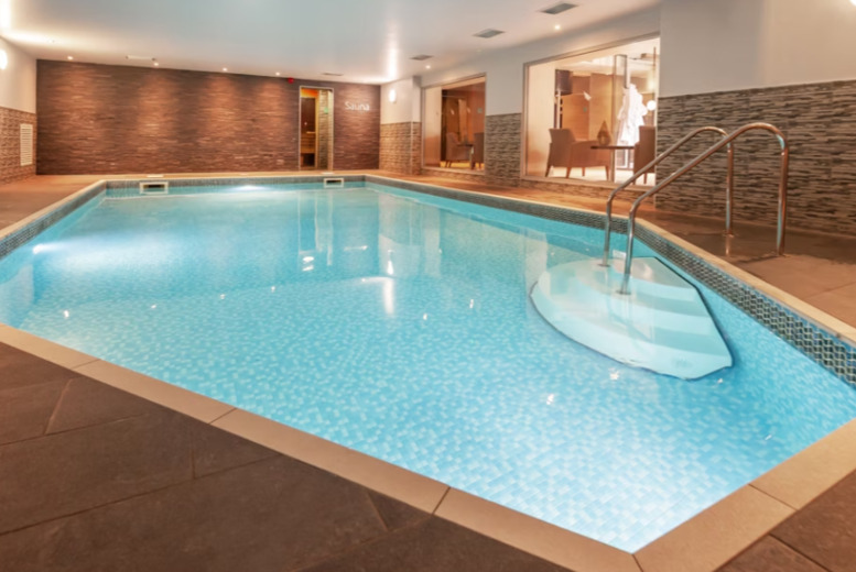 Relax and Refresh for 2 - 4hr Spa Access, Prosecco, Light Lunch & £10 off Any Treatment | Wowcher